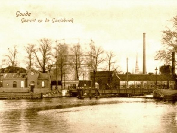 De Gasfabriek aan het Bolwerk, 1913 - (foto uit Streekarchief Midden-Holland, Gouda