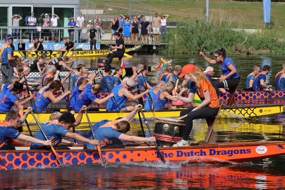 Drakenbootvaren in de Fluwelensingel op 30 juli tijdens GoudaWaterstad750 medegeorganiseerd door The Dutch Dragons