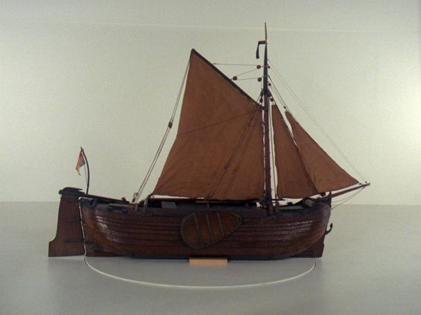 Model van een turfeiker  (collectie Maritiem Museum Rotterdam)